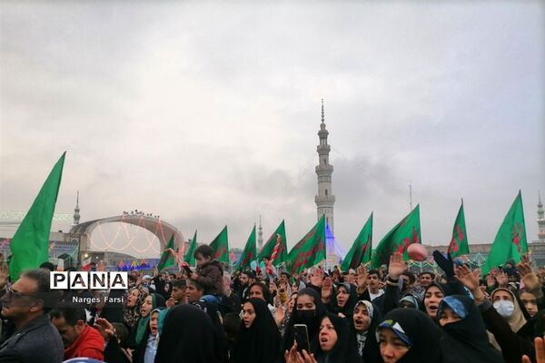 اجرای بارانی سرود سلام فرمانده
