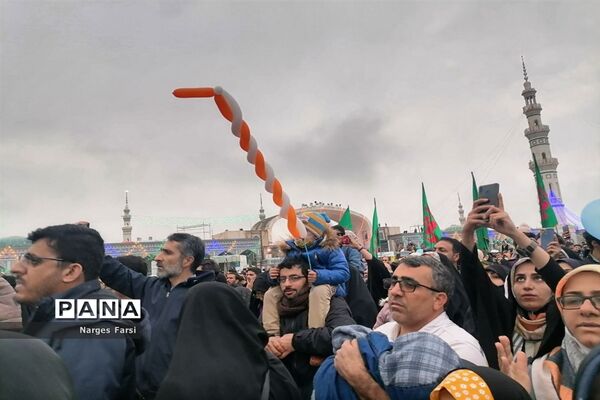 اجرای بارانی سرود سلام فرمانده