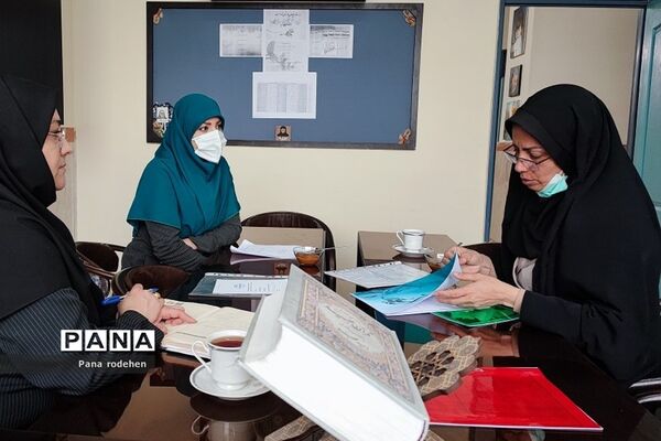 برگزاری کارگاه آموزشی اصول تدوین و مستند‌سازی تجارب برتر و داوری مستندات در هنرستان مبتکران رودهن