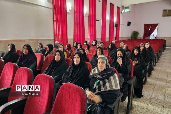 نشست توجیهی چهارشنبه سوری بی خطر ویژه سرایداران مدارس ناحیه یک بهارستان