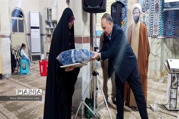 مراسم تجلیل و تقدیر از خانواده شهدا هشت سال دفاع مقدس