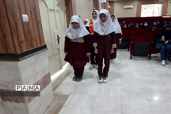 تجلیل از عوامل اجرایی مدرسه انقلاب در شادگان