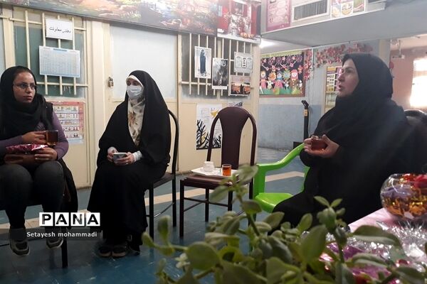 برگزاری کارگاه توجیهی چهارشنبه‌سوری ویژه آموزگاران در دبستان حضرت زهرا(س)‌۲ رودهن