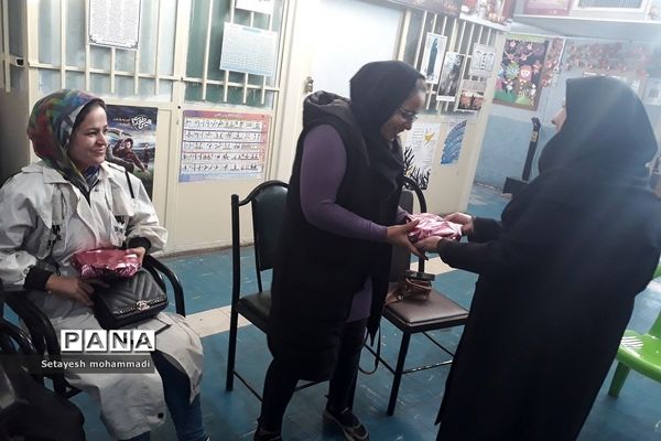 برگزاری کارگاه توجیهی چهارشنبه‌سوری ویژه آموزگاران در دبستان حضرت زهرا(س)‌۲ رودهن