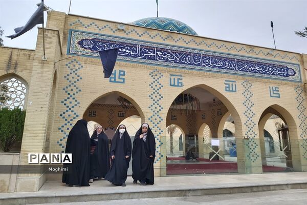 بازدید دانش آموزان منطقه ۱۳ از گلزار شهدای گمنام کوی زینبیه