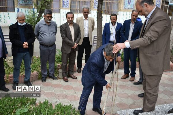 کاشت نهال به یاد شهدای مدافع حرم و دفاع مقدس