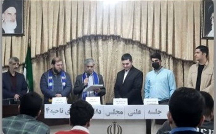 اعطای حکم مشاوران نوجوان آموزش و پرورش ناحیه 4 قم