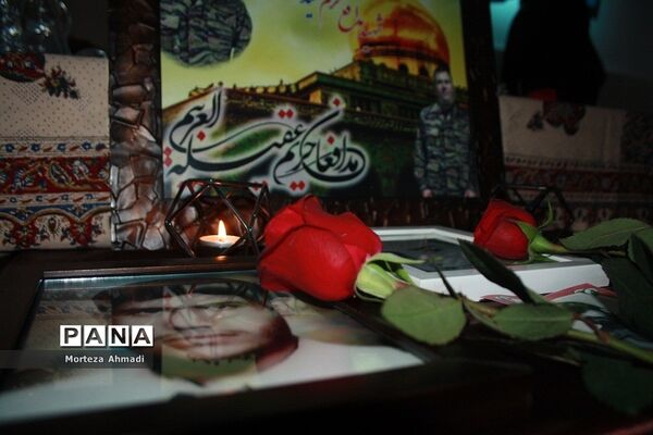 تجلیل از خانواده شهدا در دبستان شاهد لاله‌ها ناحیه یک شهرری