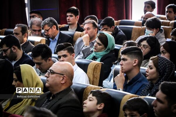 تجلیل از رتبه‌های برتر کنکور 1401 ارومیه