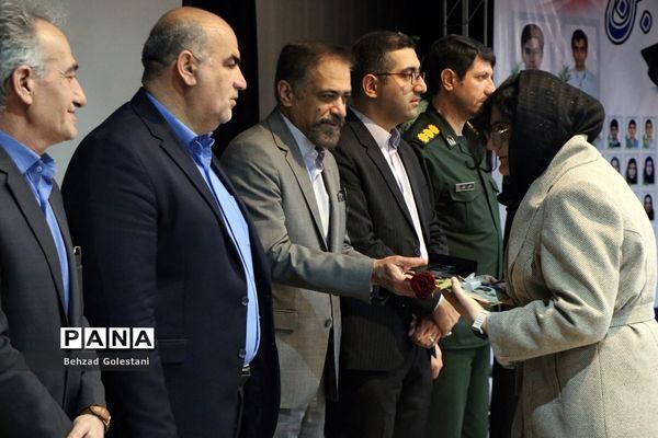 تجلیل از رتبه‌های برتر کنکور 1401 ارومیه