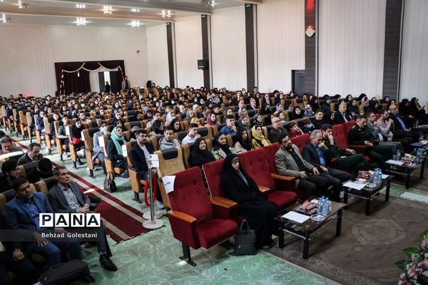 تجلیل از رتبه‌های برتر کنکور 1401 ارومیه