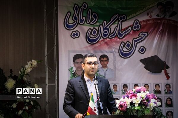 تجلیل از رتبه‌های برتر کنکور 1401 ارومیه