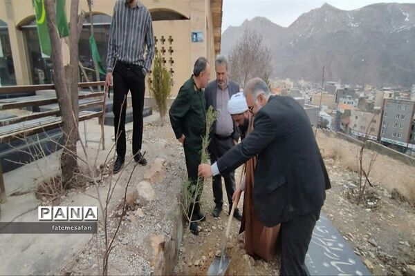 آیین غبارروبی و عطر افشانی مزار شهدا و طرح سلام بر شهید در شهرستان فیروزکوه