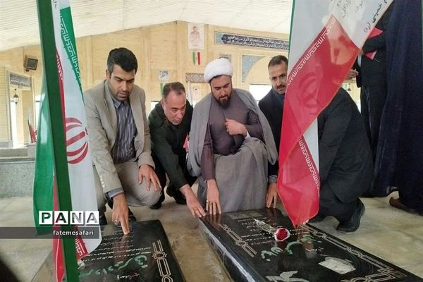 آیین غبارروبی و عطر افشانی مزار شهدا و طرح سلام بر شهید در شهرستان فیروزکوه