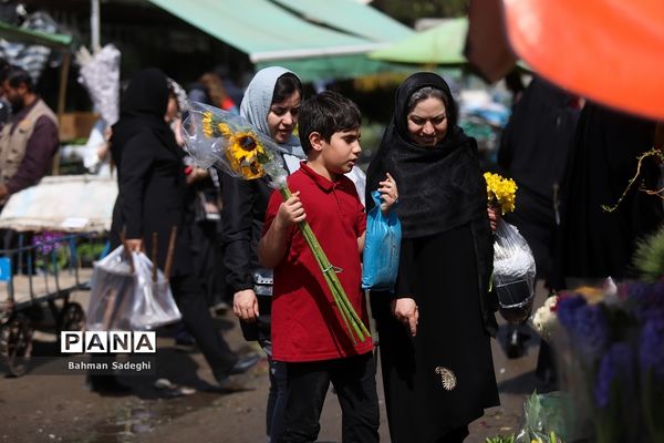 بازار بهاری گل و گیاه در آستانه نوروز