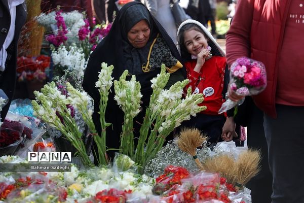 بازار بهاری گل و گیاه در آستانه نوروز