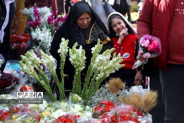 بازار بهاری گل و گیاه در آستانه نوروز