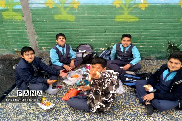 اردوی درون مدرســه‌ای دبستان قاسم ابن الحسن ناحیه یک یزد