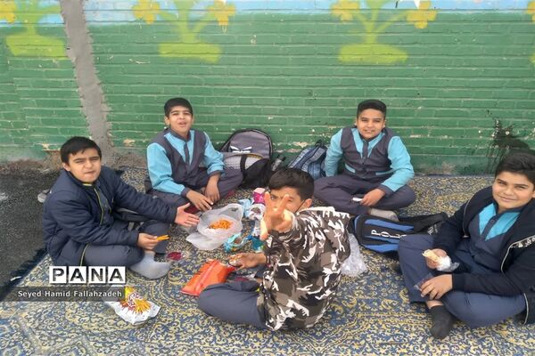 اردوی درون مدرســه‌ای دبستان قاسم ابن الحسن ناحیه یک یزد