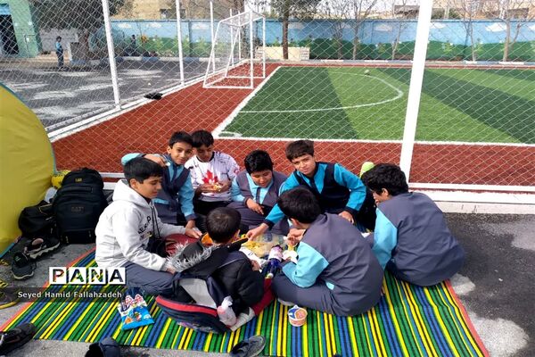 اردوی درون مدرســه‌ای دبستان قاسم ابن الحسن ناحیه یک یزد