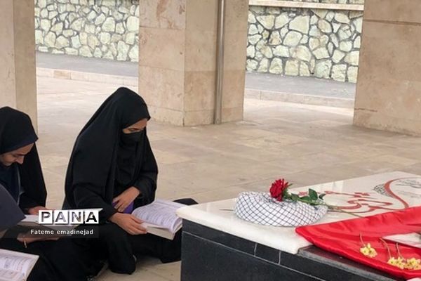 غبارروبی و عطر افشانی مزارشهدای گمنام توسط مدارس رودهن‌