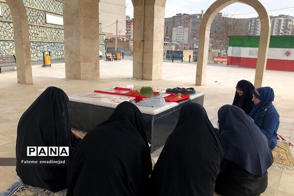 غبارروبی و عطر افشانی مزارشهدای گمنام توسط مدارس رودهن‌