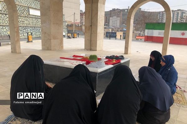غبارروبی و عطر افشانی مزارشهدای گمنام توسط مدارس رودهن‌
