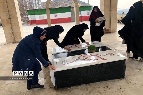 غبارروبی و عطر افشانی مزارشهدای گمنام توسط مدارس رودهن‌