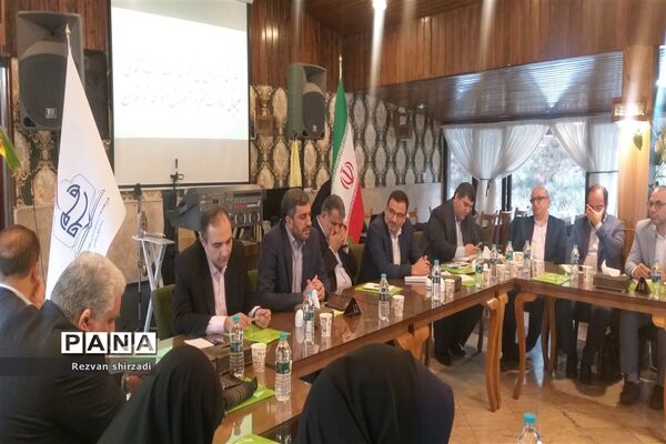 ششمین جلسه هم‌اندیشی  معاونان آموزش متوسطه مناطق شهر تهران به میزبانی منطقه۴
