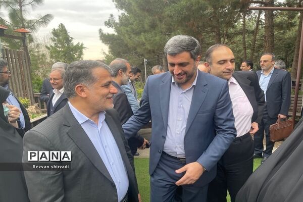 ششمین جلسه هم‌اندیشی  معاونان آموزش متوسطه مناطق شهر تهران به میزبانی منطقه۴