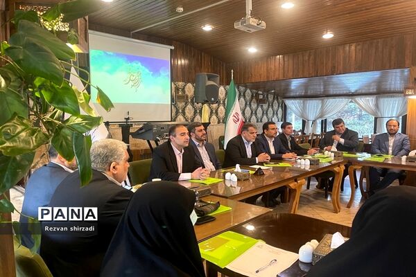 ششمین جلسه هم‌اندیشی  معاونان آموزش متوسطه مناطق شهر تهران به میزبانی منطقه۴