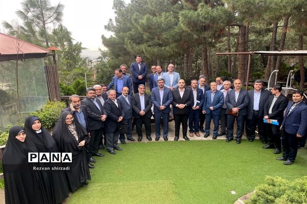 ششمین جلسه هم‌اندیشی  معاونان آموزش متوسطه مناطق شهر تهران به میزبانی منطقه۴