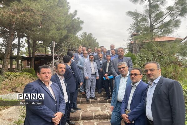 ششمین جلسه هم‌اندیشی  معاونان آموزش متوسطه مناطق شهر تهران به میزبانی منطقه۴