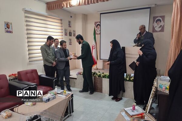 مراسم‌ تجلیل از شورای فرماندهی بسیج دانش‌آموزی و فرهنگیان رودهن