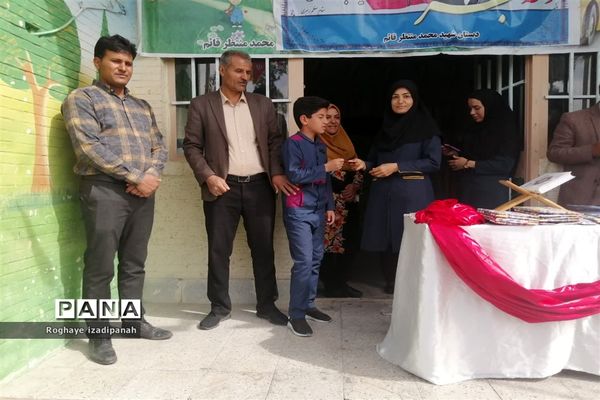 اهدای جوایز به دانش‌آموزان منتخب در مسابقات فرهنگی، هنری، قرآنی، ورزشی و علمی