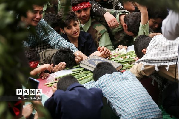 تشییع پیکر شهید گمنام دردبیرستان شاهد ارشاد