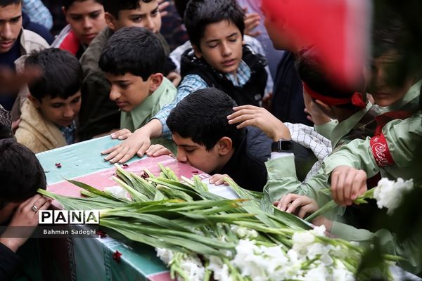 تشییع پیکر شهید گمنام دردبیرستان شاهد ارشاد