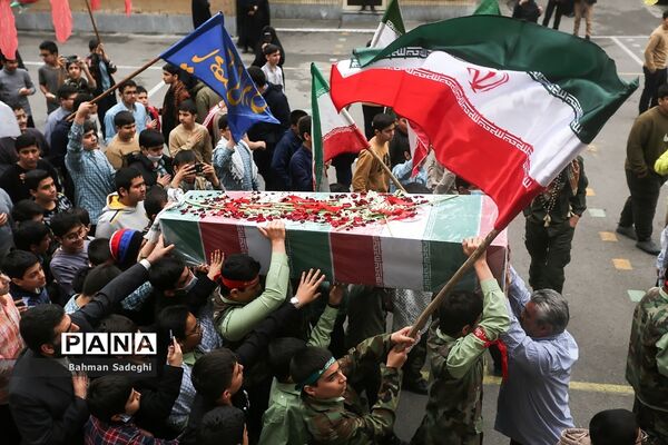 تشییع پیکر شهید گمنام دردبیرستان شاهد ارشاد