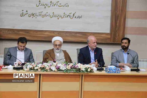 جلسه هماهنگی  آماده سازی هزار بسته معیشتی برای ماه مبارک رمضان