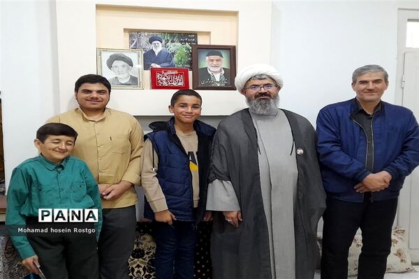 تقدیر از مربی کودک و نوجوان مسجد جامع کاشمر
