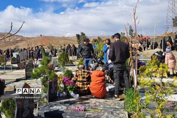 زیارت اهل قبور در پنجشنبه آخر سال در پاکدشت