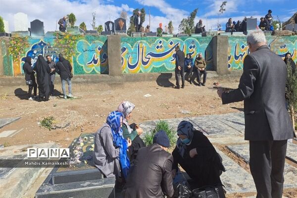 زیارت اهل قبور در پنجشنبه آخر سال در پاکدشت