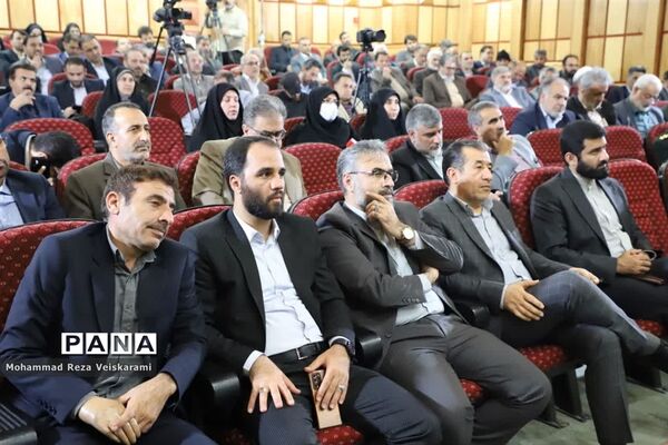 آخرین جلسه شورای اداری 1401 لرستان