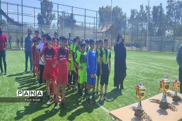 قهرمانی تیم فوتبال مدرسه شهید دهستانی در لیگ فوتبال دانش‌آموزی بافق