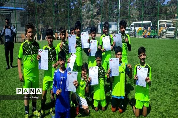 قهرمانی تیم فوتبال مدرسه شهید دهستانی در لیگ فوتبال دانش‌آموزی بافق