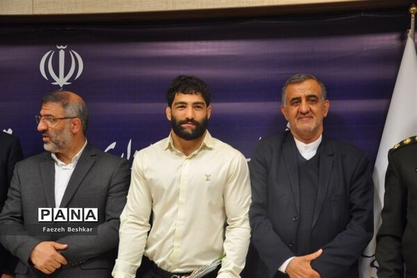 تجلیل و تقدیر از ورزشکاران مدال آور در ساری
