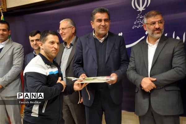 تجلیل و تقدیر از ورزشکاران مدال آور در ساری