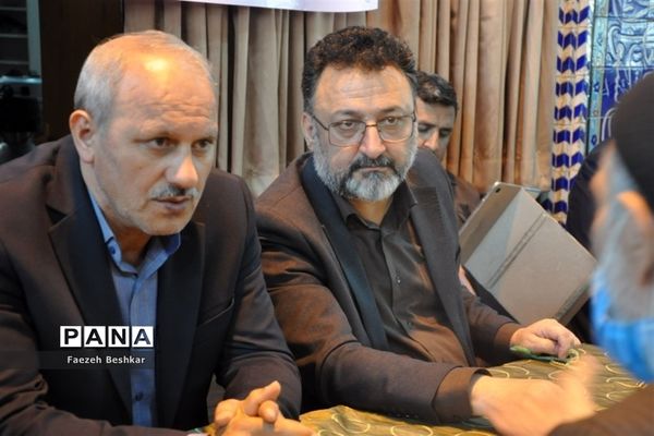 برپایی میز خدمت در مصلی امام خمینی (ره) شهرستان ساری