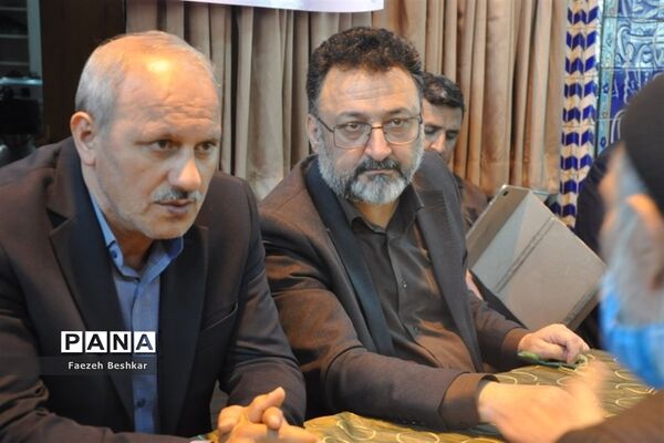 برپایی میز خدمت در مصلی امام خمینی (ره) شهرستان ساری