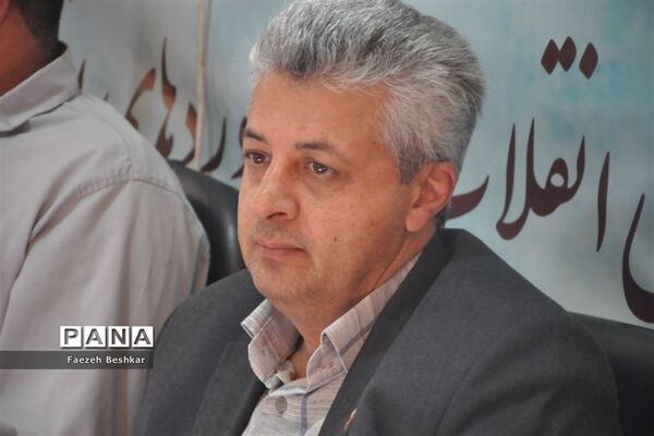 برپایی میز خدمت در مصلی امام خمینی (ره) شهرستان ساری